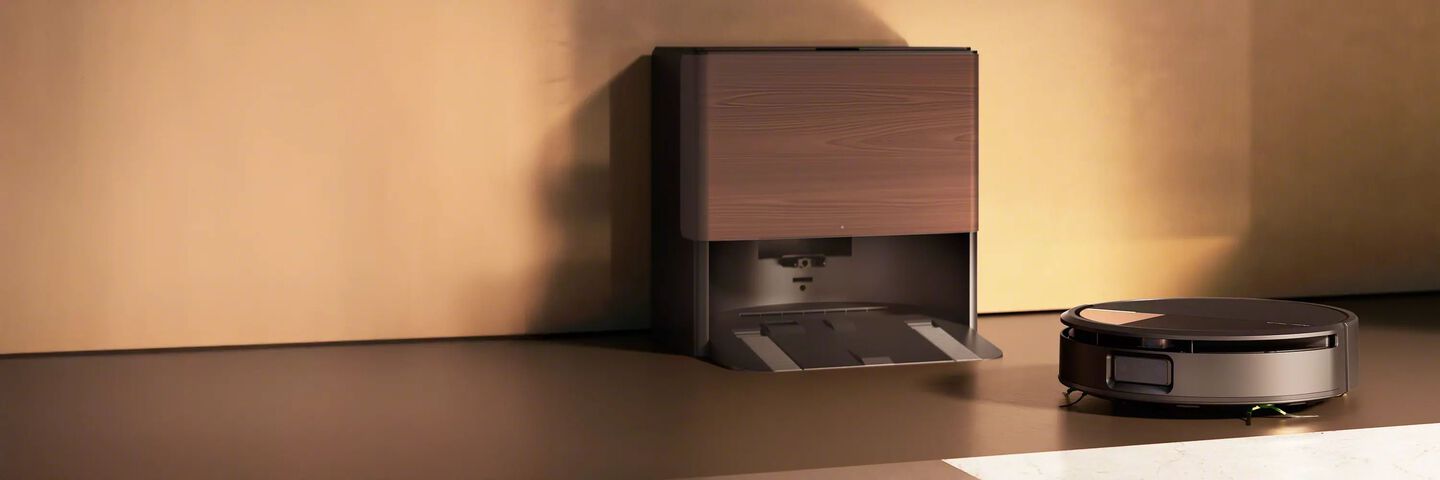 Roomba&reg; Max 705 Combo in a room with dark lighting