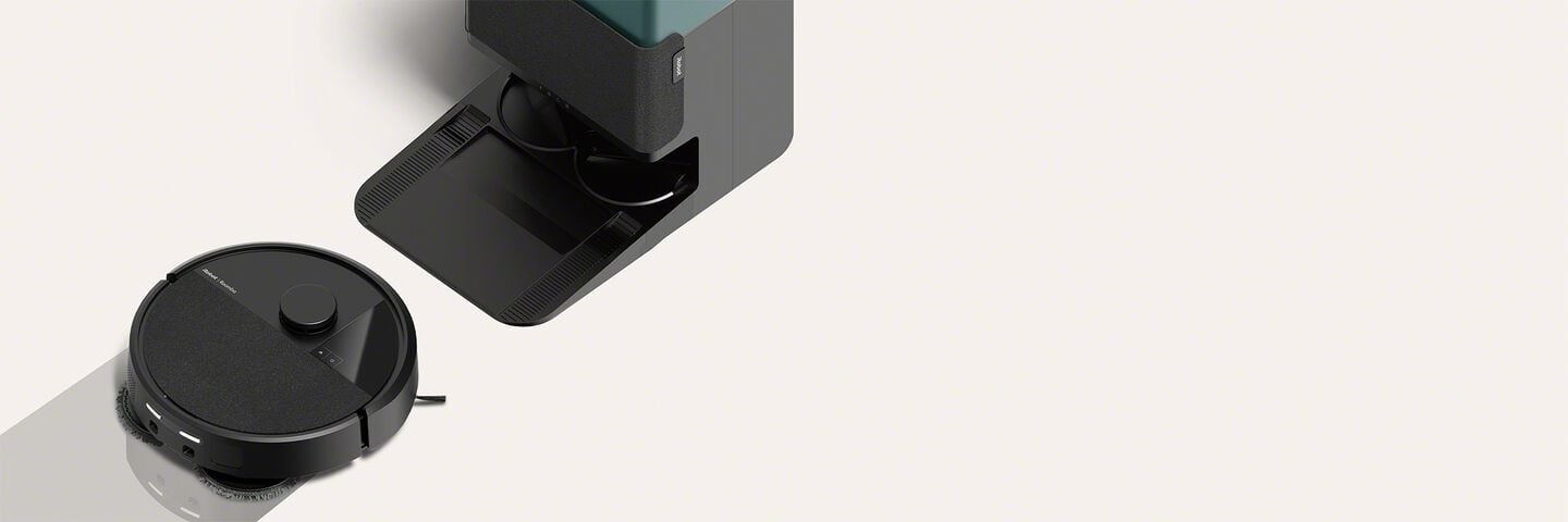 Roomba&reg; Plus 405 Combo Robot + AutoWash&trade; dock